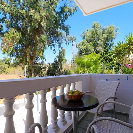 Finikas Santorini Szálloda 3*