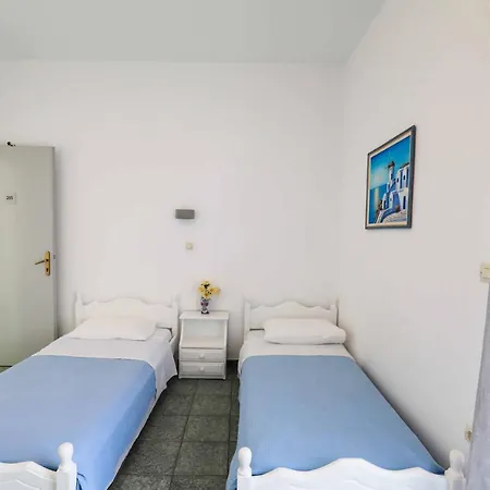 Finikas Santorini 3* Kamári