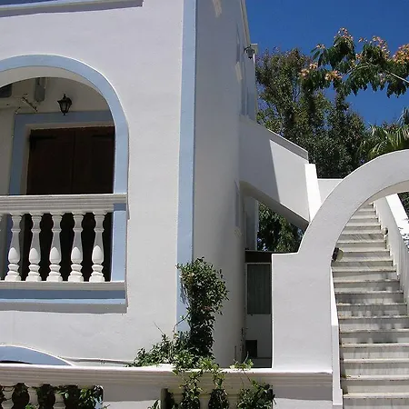 Finikas Santorini Szálloda 3*